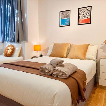 En-Suites With Free Parking 30Min To Central London Ngoại thất bức ảnh