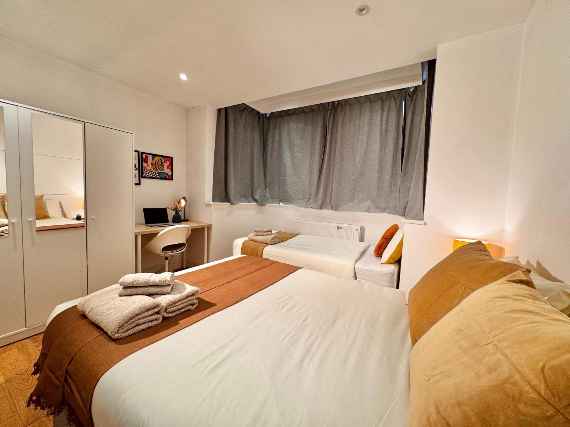 En-Suites With Free Parking 30Min To Central London Ngoại thất bức ảnh