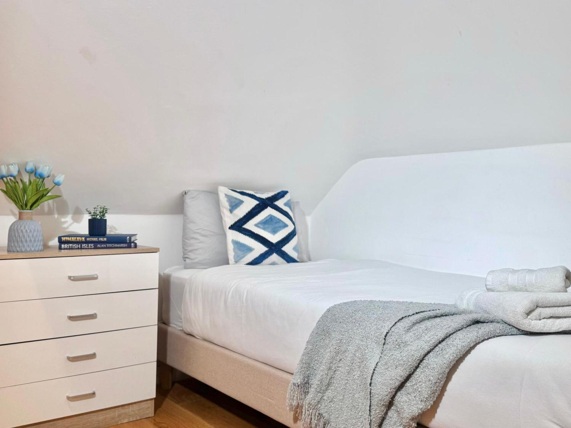 En-Suites With Free Parking 30Min To Central London Ngoại thất bức ảnh