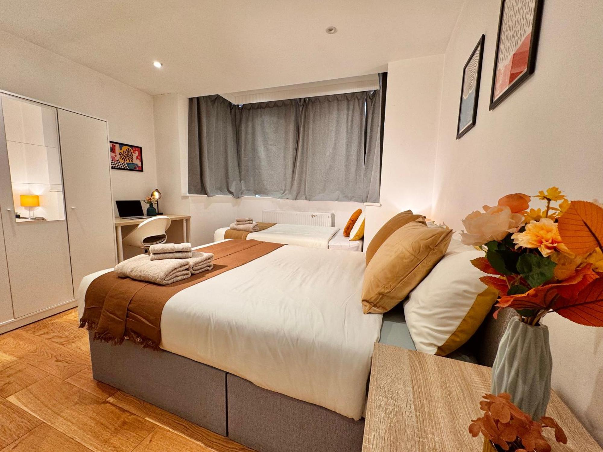 En-Suites With Free Parking 30Min To Central London Ngoại thất bức ảnh