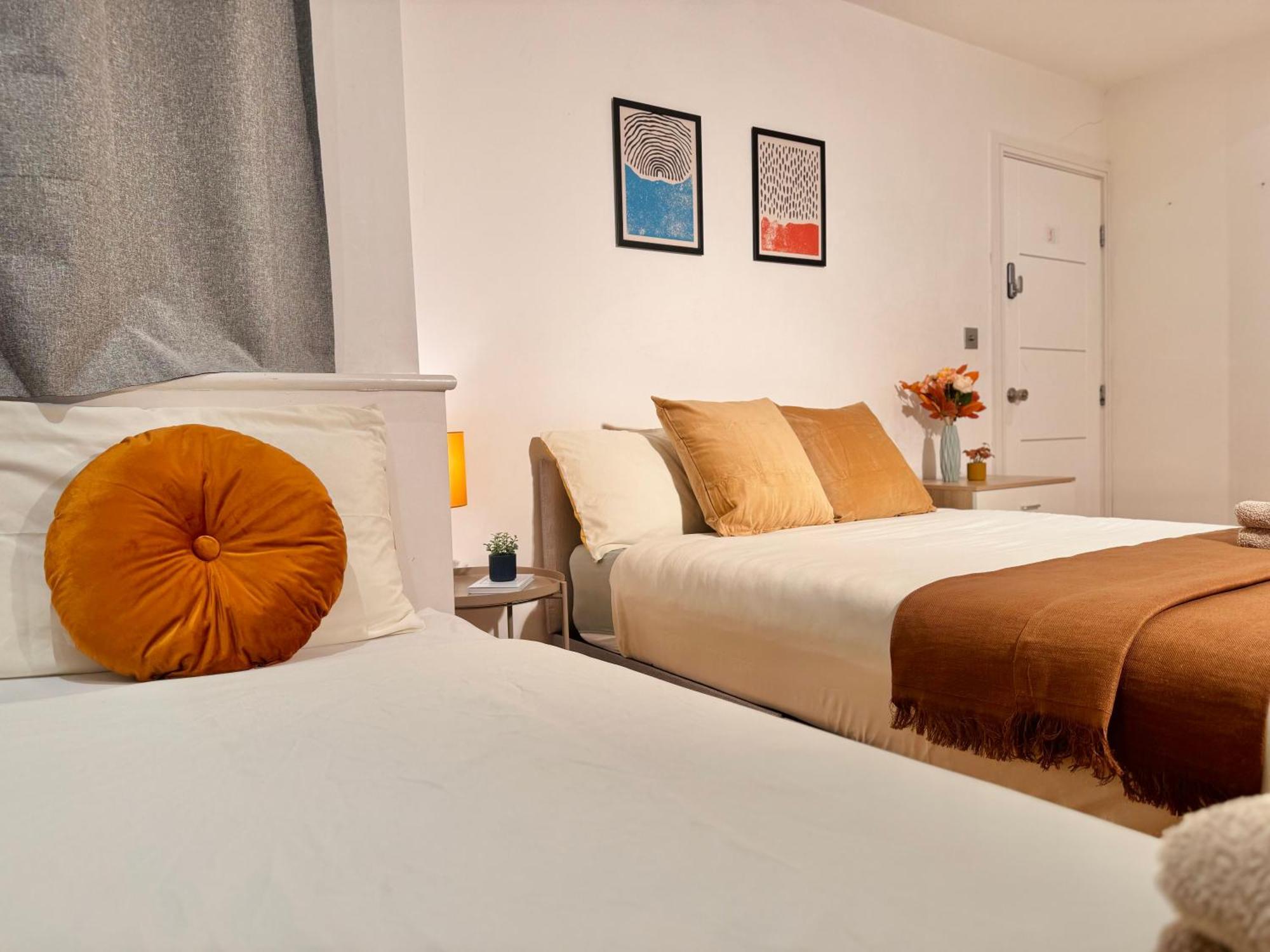 En-Suites With Free Parking 30Min To Central London Ngoại thất bức ảnh