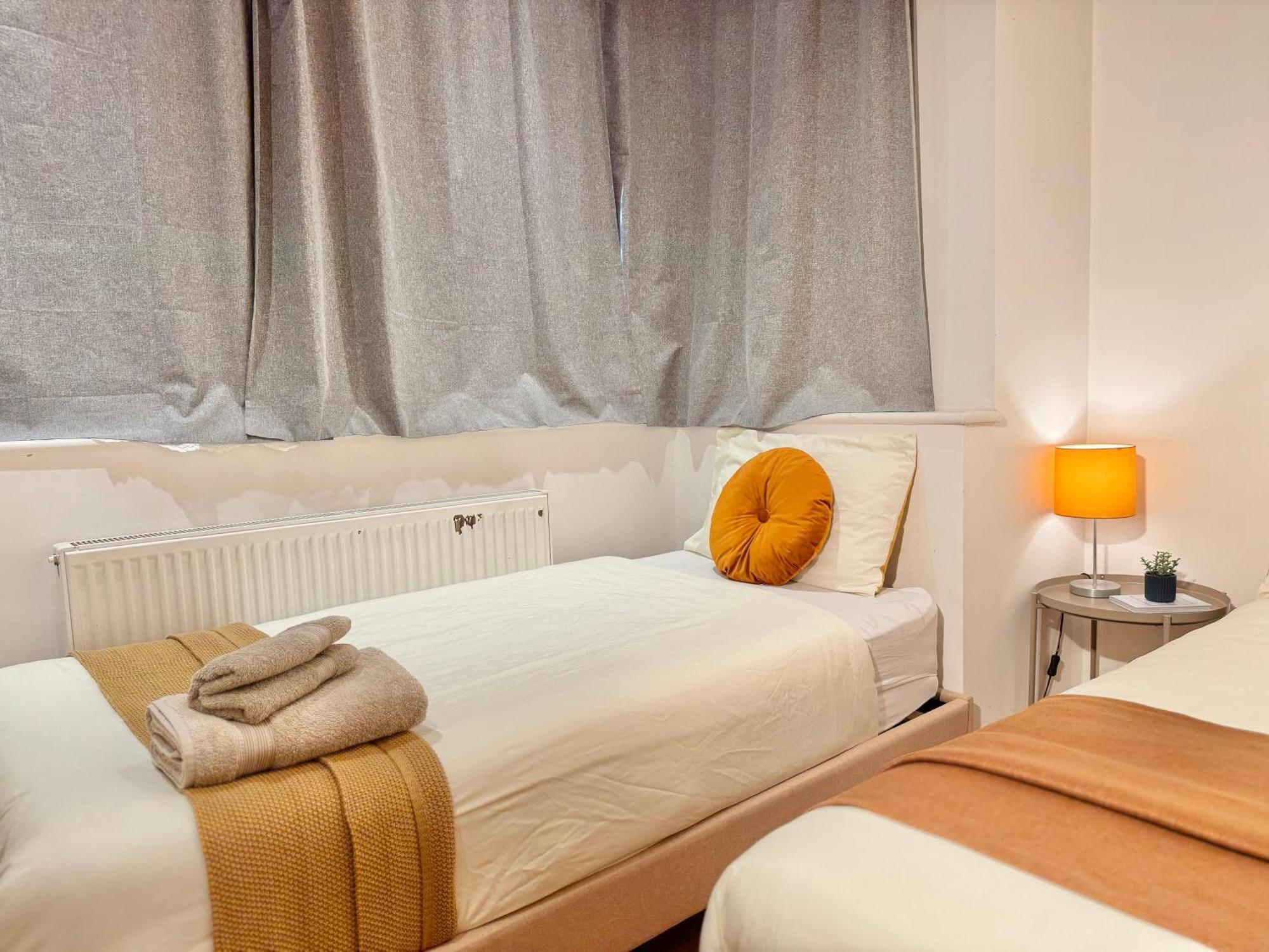 En-Suites With Free Parking 30Min To Central London Ngoại thất bức ảnh