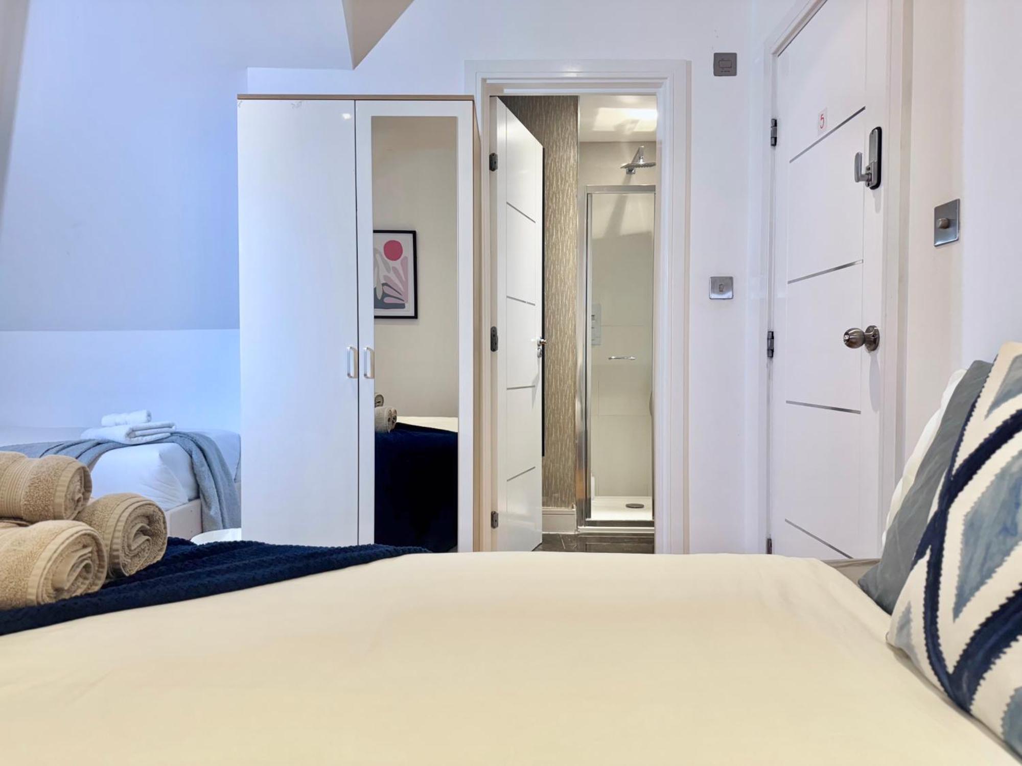 En-Suites With Free Parking 30Min To Central London Ngoại thất bức ảnh