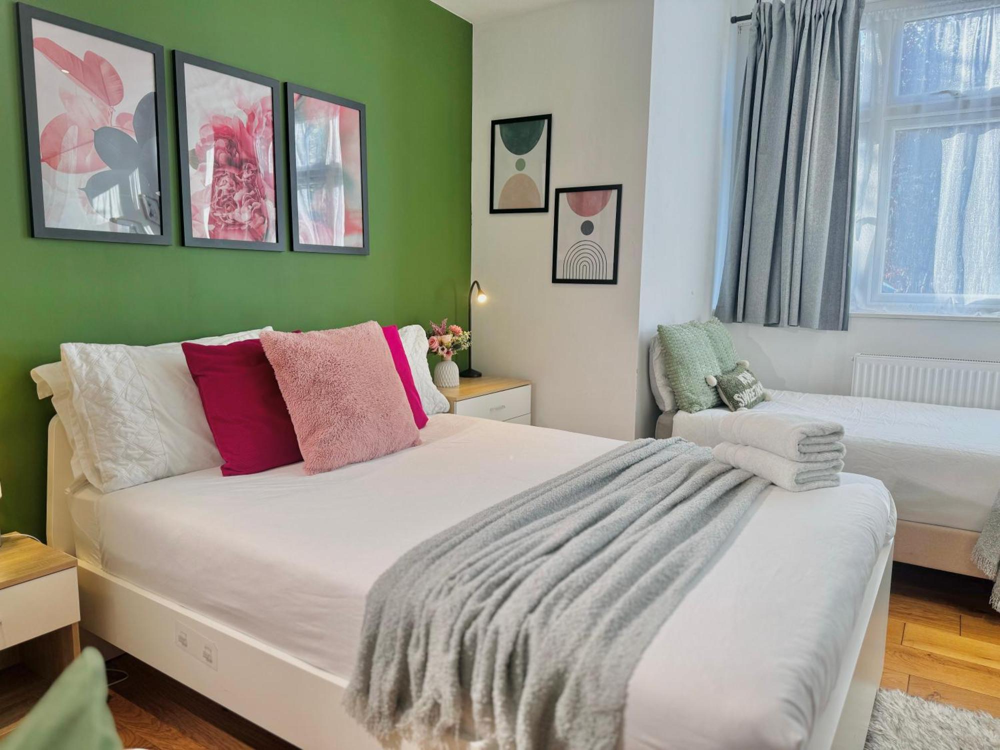 En-Suites With Free Parking 30Min To Central London Ngoại thất bức ảnh