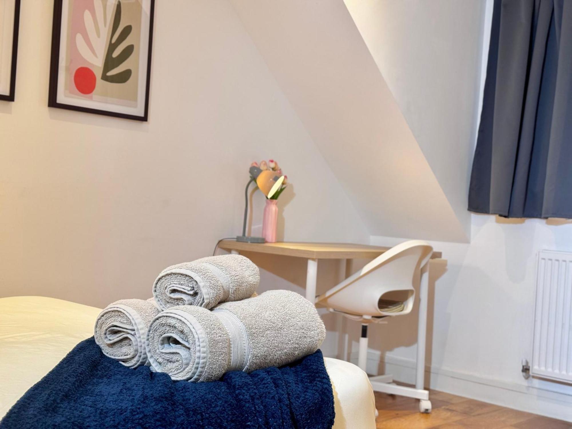 En-Suites With Free Parking 30Min To Central London Ngoại thất bức ảnh