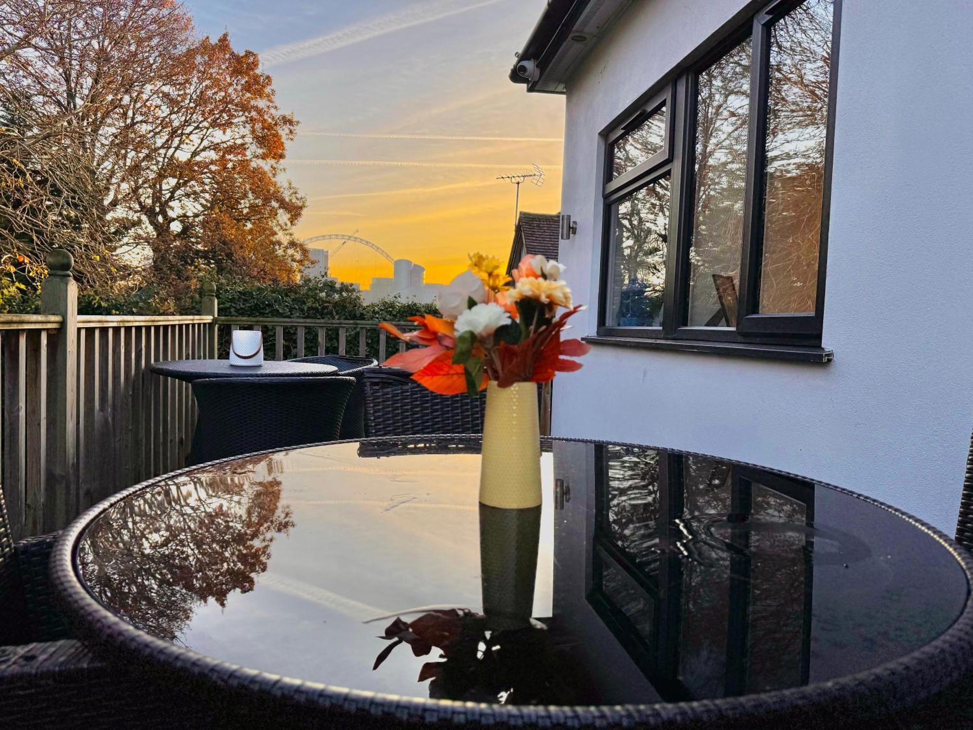 En-Suites With Free Parking 30Min To Central London Ngoại thất bức ảnh