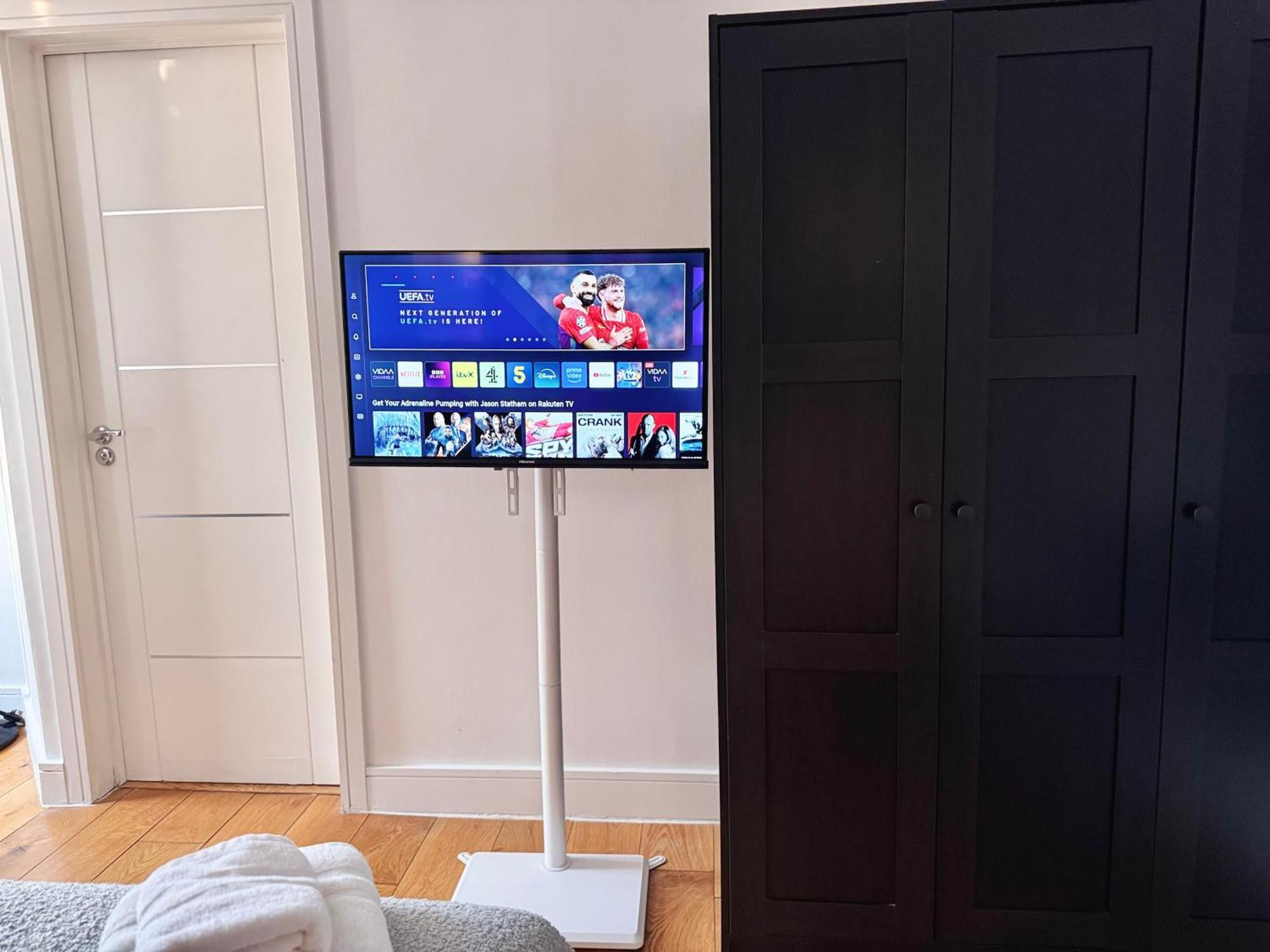 En-Suites With Free Parking 30Min To Central London Ngoại thất bức ảnh