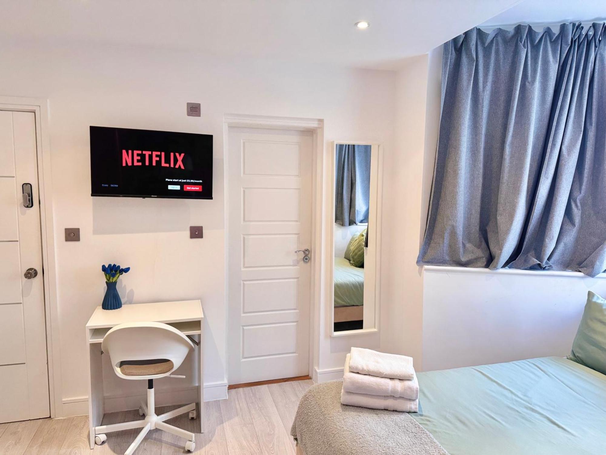 En-Suites With Free Parking 30Min To Central London Ngoại thất bức ảnh