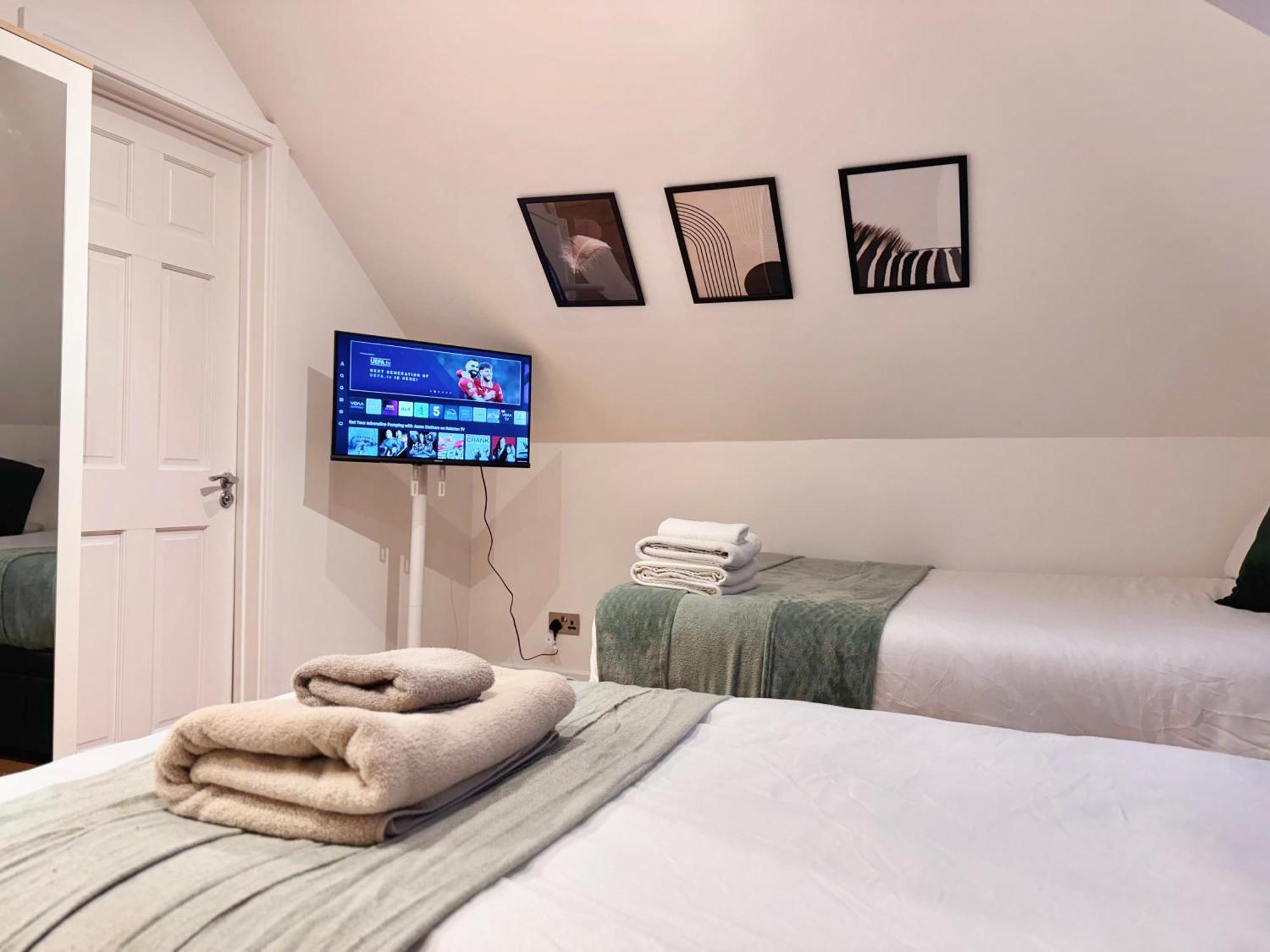 En-Suites With Free Parking 30Min To Central London Ngoại thất bức ảnh