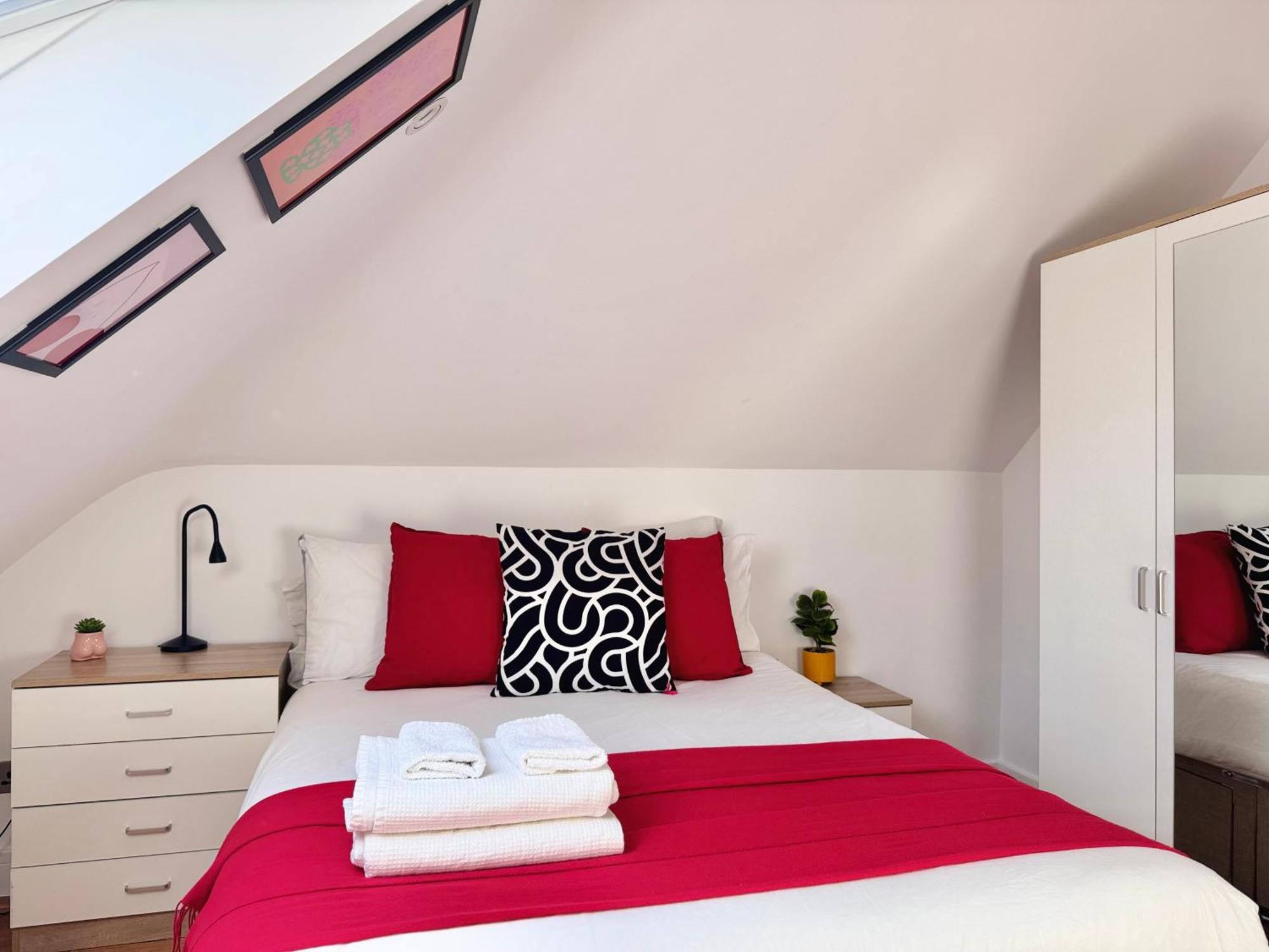 En-Suites With Free Parking 30Min To Central London Ngoại thất bức ảnh