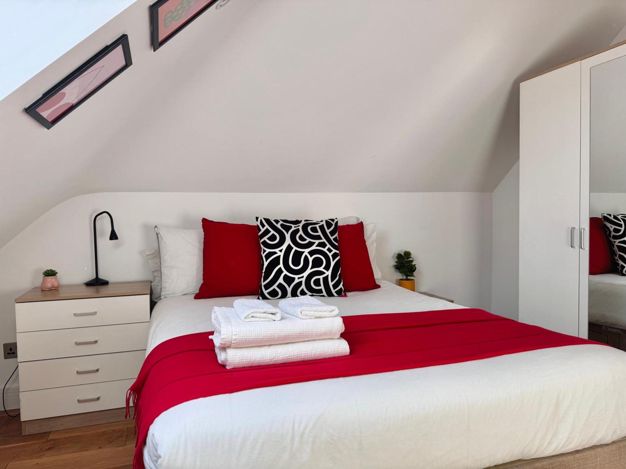 En-Suites With Free Parking 30Min To Central London Ngoại thất bức ảnh