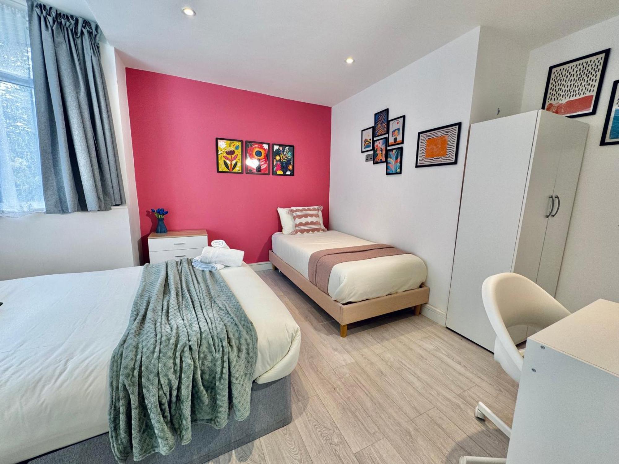 En-Suites With Free Parking 30Min To Central London Ngoại thất bức ảnh