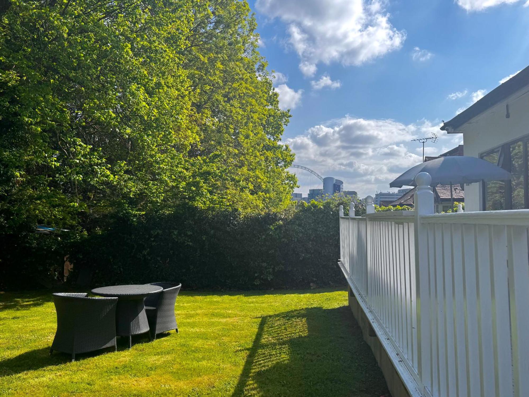En-Suites With Free Parking 30Min To Central London Ngoại thất bức ảnh